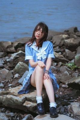 女性黑色蕾丝抹胸开叉短裙拔萝卜_BD韩语视频大全